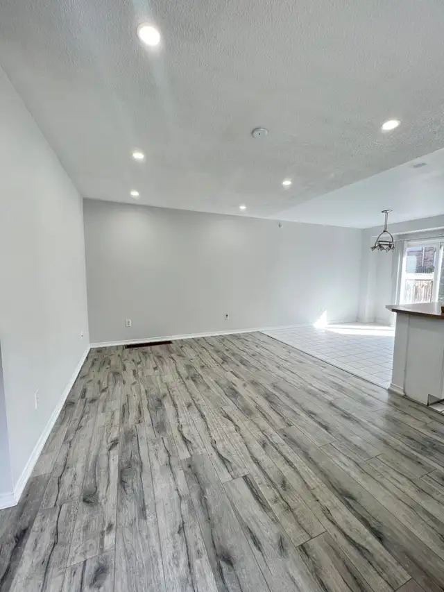 Room in House for Rent by WinstonChurchill & Hwy403 in ErinMills - Photo 2