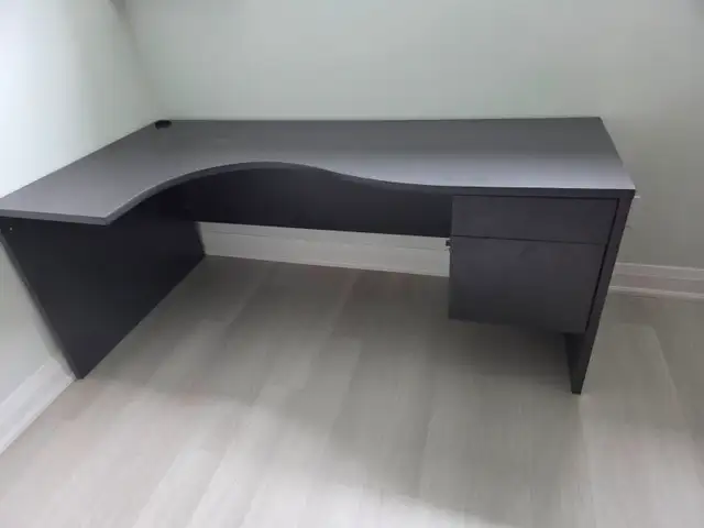 Free Bedroom furniture - Photo 5