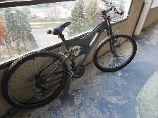 MOUNTAIN BIKE 25'' BLACK ALUMINIUM FRAME IN GOOD COND.