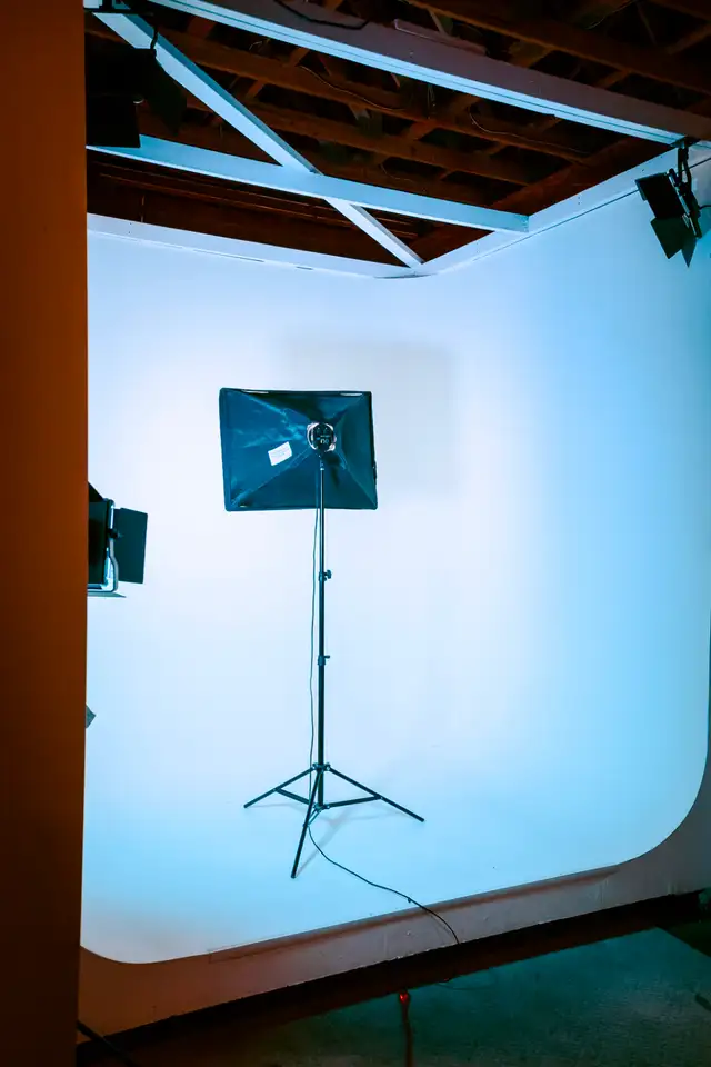 Flexible Office, Warehouse Space & Co-Work Facility - Photo 9