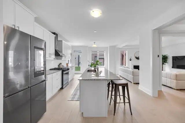 4BR Detached Home for Rent in North Pickering - Photo 4