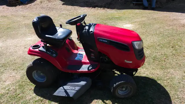 Craftsman lawn tractor 22hp 42'cut $1200 ph.902 565-7430 - Photo 2