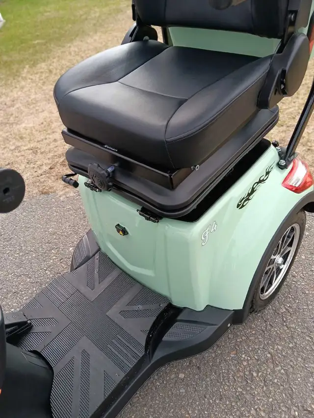 Quadriporteur Liberta électrique 2025 aut.90klm vitesse 32k - Photo 2