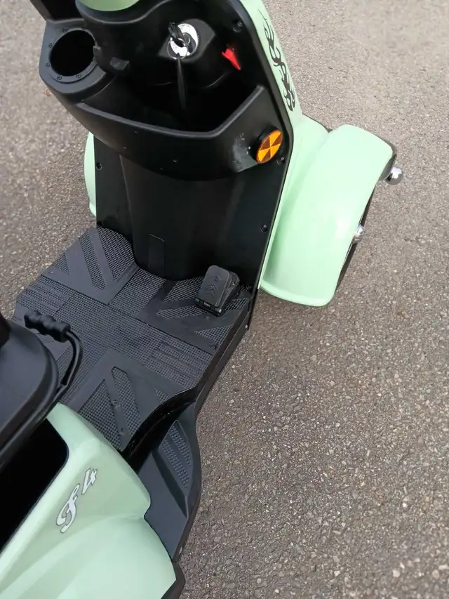 Quadriporteur Liberta électrique 2025 aut.90klm vitesse 32k - Photo 7