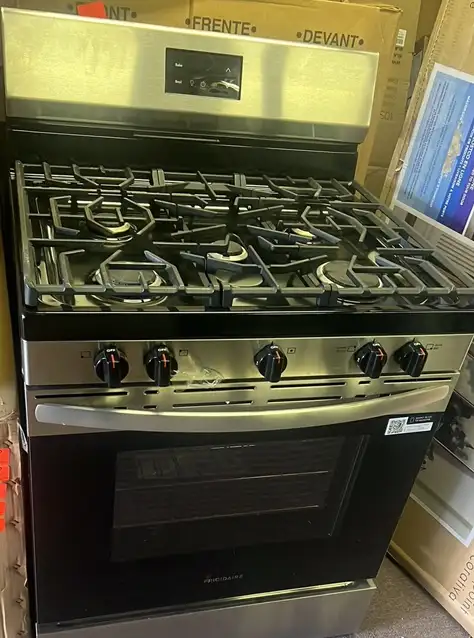 Gas Stove, Used is in great shape, only one year old!