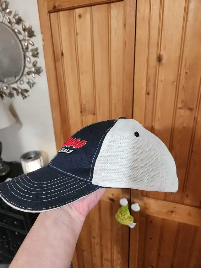 VINTAGE OSHAWA GENERALS HOCKEY HAT - Photo 3