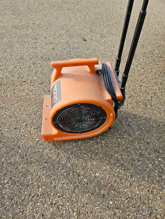 2 Rigid Air Movers, 1600 cfm, 3-speed. $ 60 Each - Photo 2