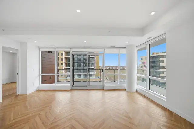 Welcome to this beautifully maintained 3-bedroom condo - Photo 4