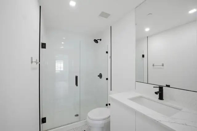 Welcome to this beautifully maintained 3-bedroom condo - Photo 7