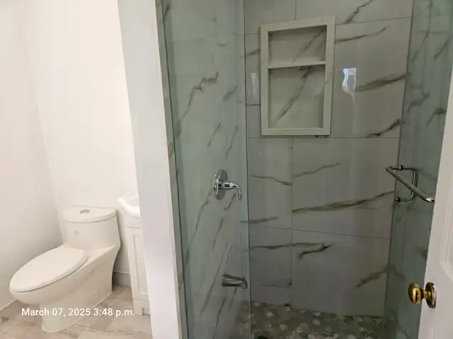 Room with Private washroom for rent, Mississauga, $1200 all incl - Photo 6