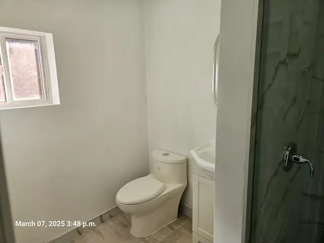 Room with Private washroom for rent, Mississauga, $1200 all incl - Photo 7
