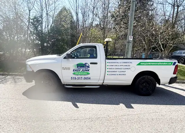 Need Junk Gone Today? Fast Junk Removal London - Photo 3