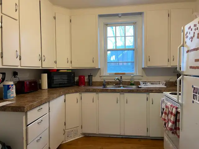 ATTN TRENT STUDENTS! Spacious 5/6 Bdrm House - Don't Wait! - Photo 12