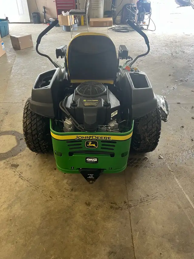 JD zero turn mower - Photo 2