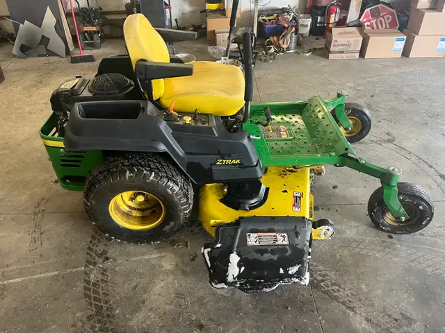 JD zero turn mower - Photo 3
