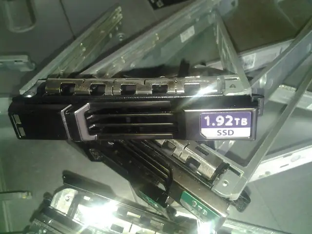 Dell Compellent SC220 Expansion Enclosure 24x 2.5' Bay 2x SC2 Co - Photo 10