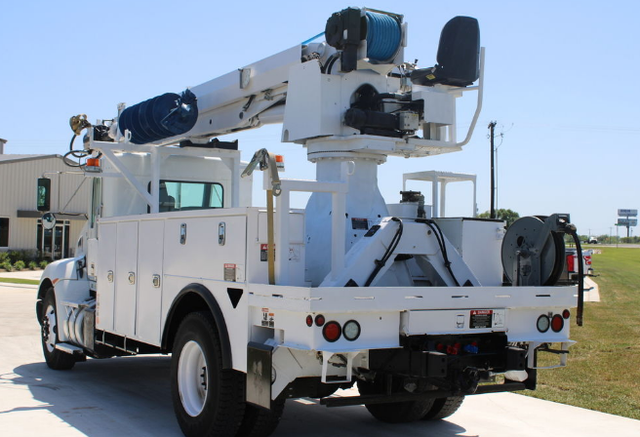 2016 Kenworth T300 Altec DC47-TR Digger Derrick - Photo 2