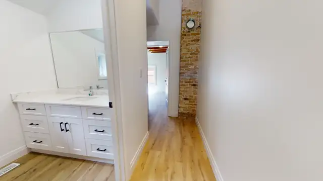 ATTENTION TRENT STUDENTS – Bdrm In Fully Renovated Home - Photo 4