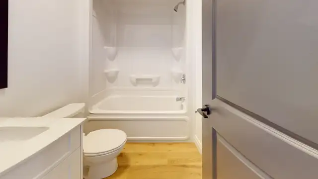 ATTENTION TRENT STUDENTS – Bdrm In Fully Renovated Home - Photo 7