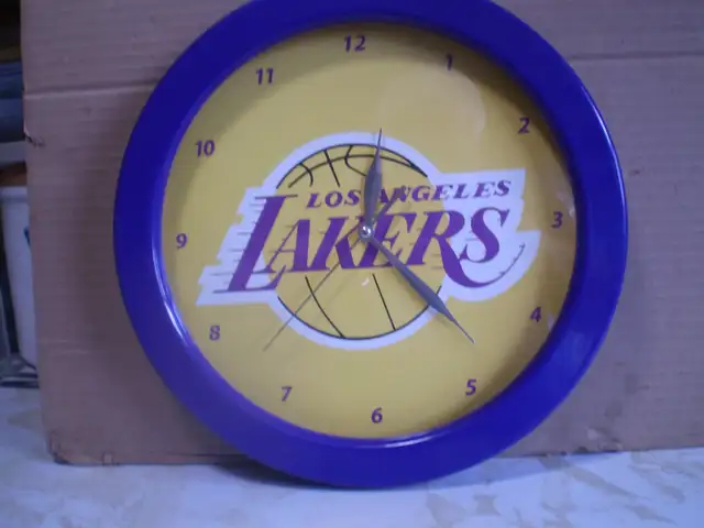 NBA LOS ANGELES LAKERS QUARTZ WALL CLOCK- USED- $20