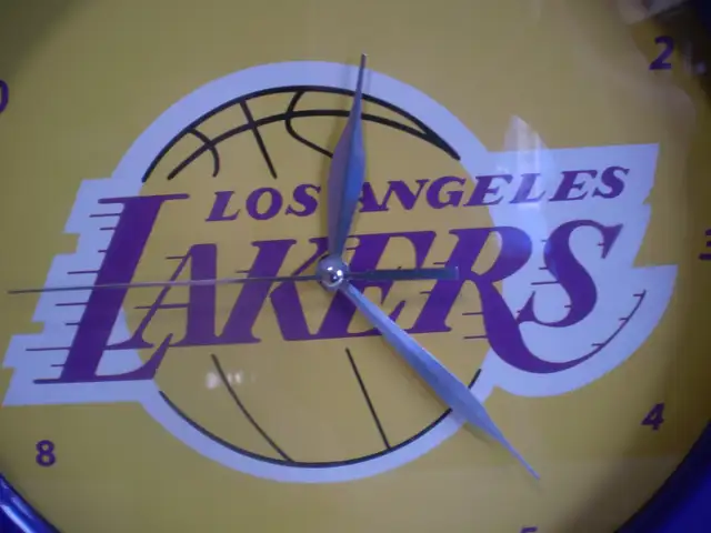 NBA LOS ANGELES LAKERS QUARTZ WALL CLOCK- USED- $20 - Photo 2