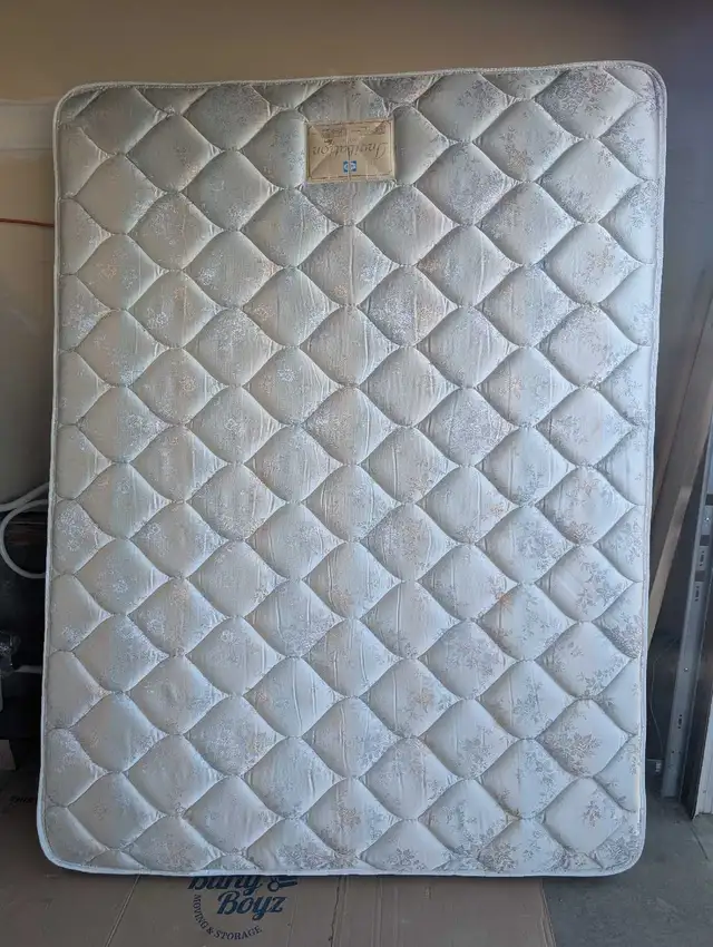 Queen Bed - Can Deliver - Photo 2