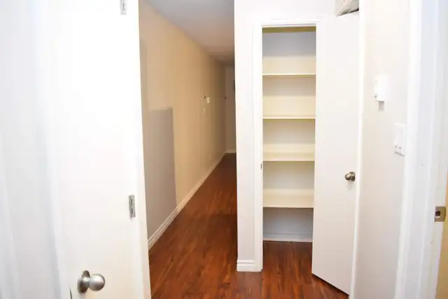 SPACIOUS – RENOVATED – PET FRIENDLY - Photo 4