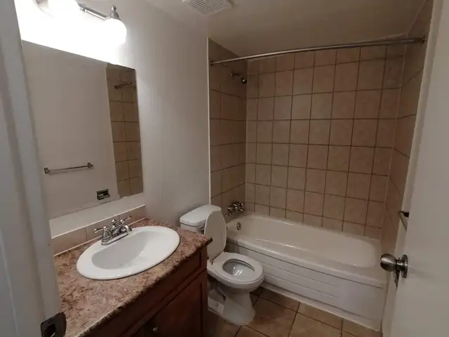 SPACIOUS – RENOVATED – PET FRIENDLY - Photo 5