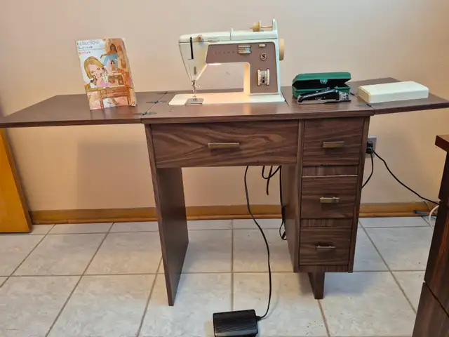 Antique Singer Sewing Machine with built-in Desk - Photo 3
