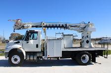 2017 International 4300 Terex Commander 4047 Digger Derrick - Photo 2