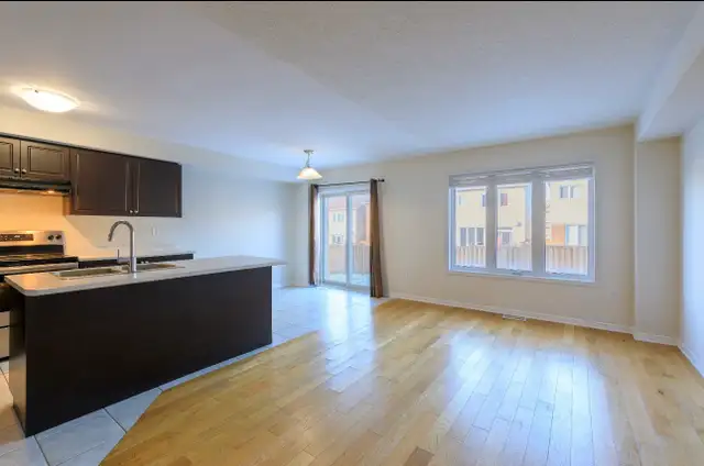 End-Unit Townhouse For Rent - Photo 3