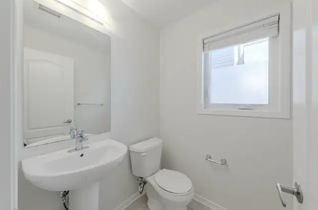 End-Unit Townhouse For Rent - Photo 6