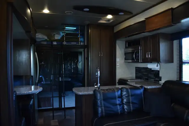 2015 Keystone Fuzion 404 TOYHAULER/5TH WHEEL - Photo 6