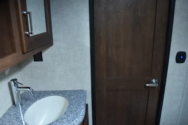 2015 Keystone Fuzion 404 TOYHAULER/5TH WHEEL - Photo 9