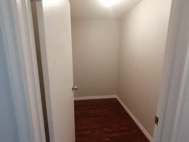 SPACIOUS – RENOVATED – PET FRIENDLY - Photo 6