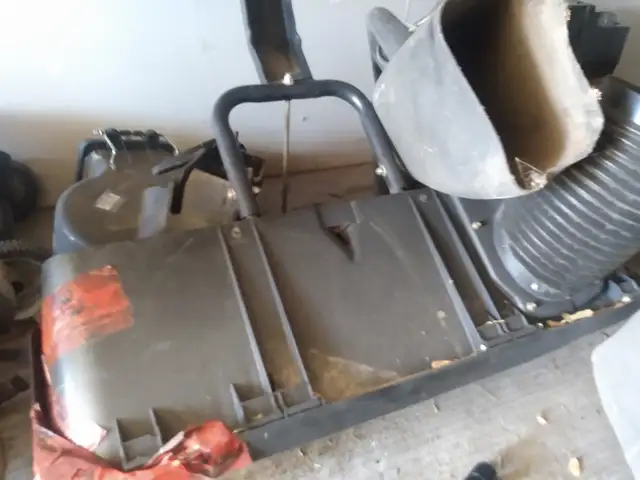 Power Flow bagger for SST18 & GX series John Deere lawn tractors - Photo 2