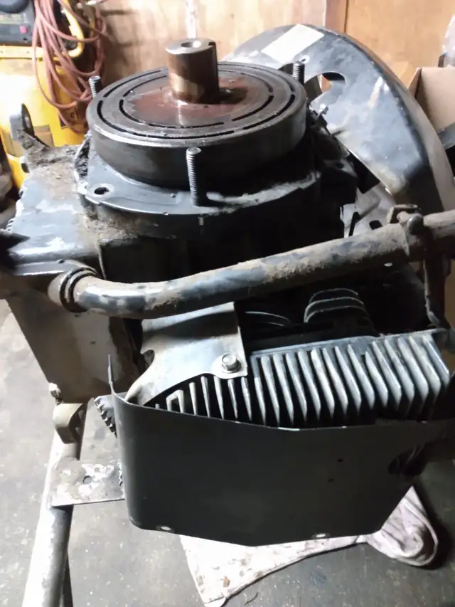 ONAN P220G 20 hp engine STRIPPED FOR PARTS! - Photo 2