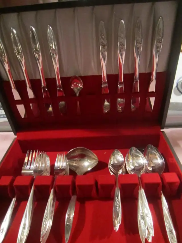 #29-89A  MORNING ROSE silverware set for 8 - Photo 2