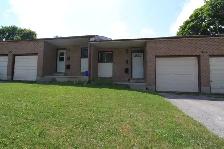 ATTENTION TRENT STUDENTS – 3 Bdrm - Prime Reid St Location - Photo 8