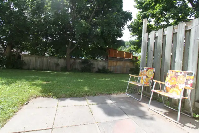 ATTENTION TRENT STUDENTS – 3 Bdrm - Prime Reid St Location - Photo 9