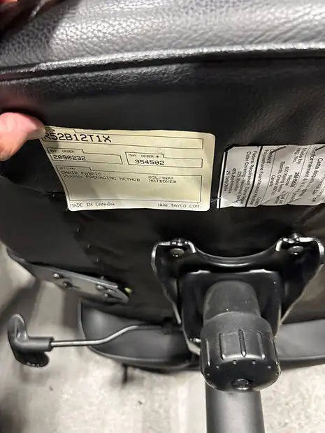 Tayco Leather Chair! - Photo 5