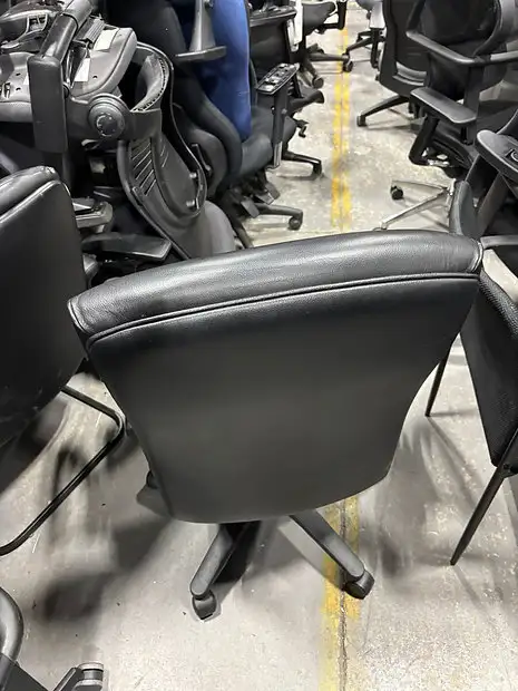 Tayco Leather Chair! - Photo 7