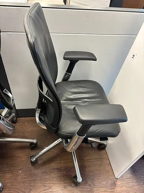 Haworth Zody Office Chair! - Photo 2