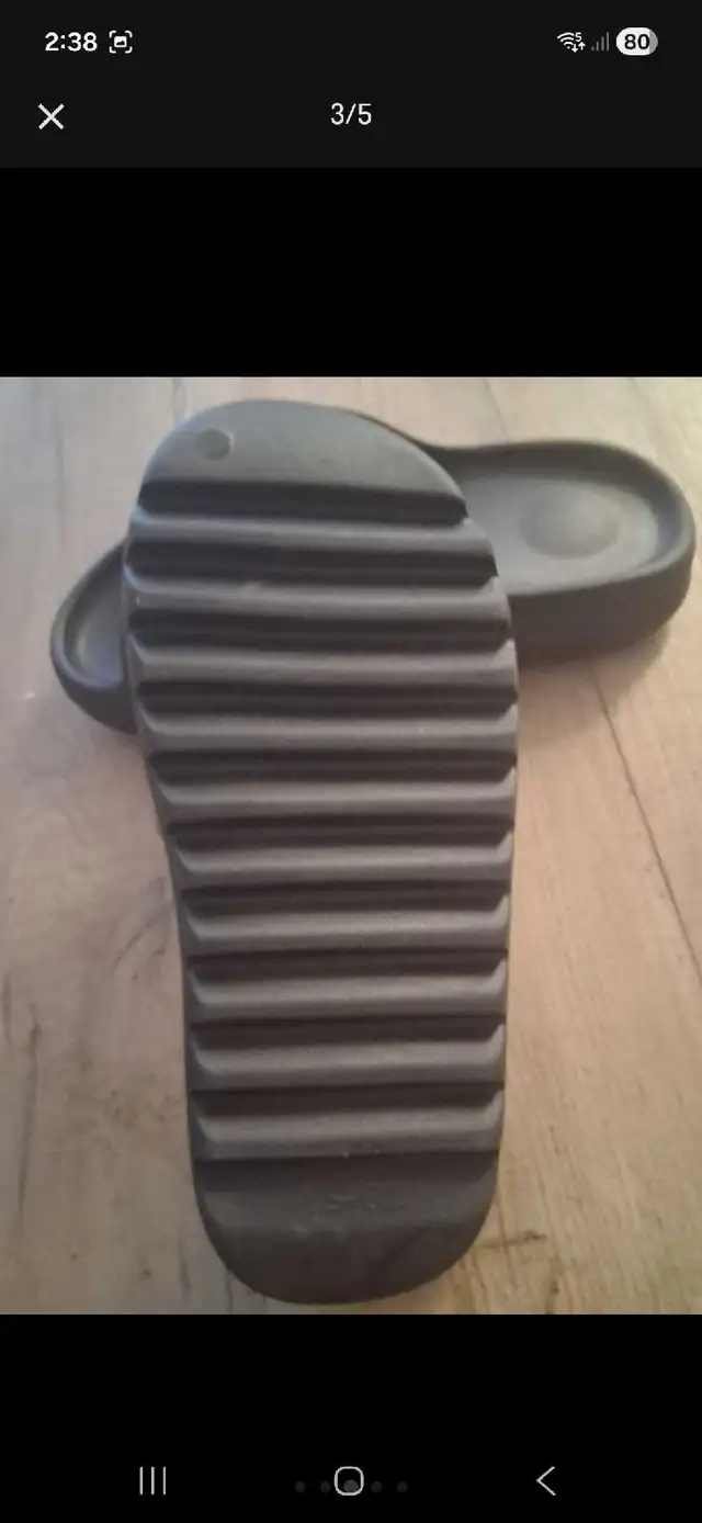 Yeezy slides - Photo 2