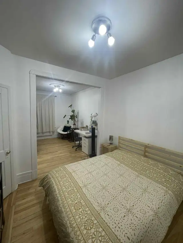 MÉTRO ET PARC LAURIER, TRÈS BEAU 3 1/2 2ÈME ÉTAGE RUE BOYER - Photo 2