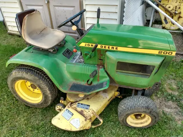lawn tractors stripped for parts - Photo 3