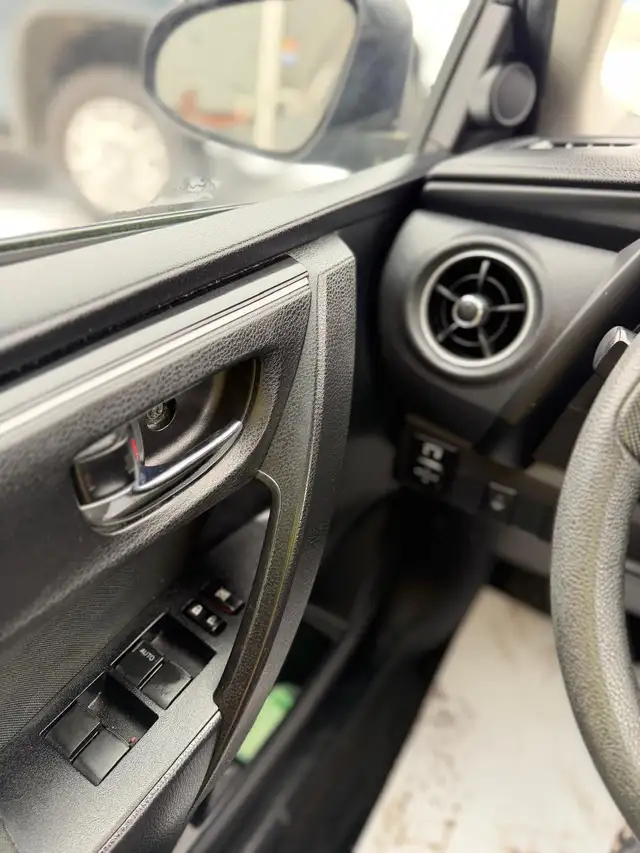 2017 Toyota Corolla LE FWD - Photo 15