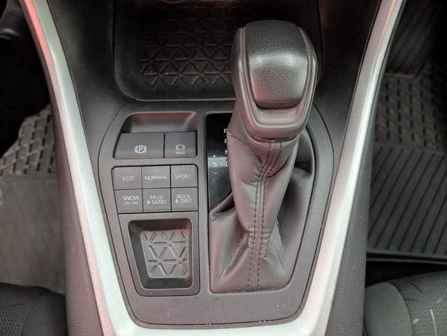 2024 Toyota RAV4 LE AWD - Photo 15