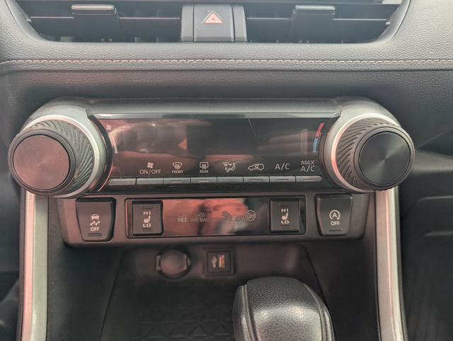 2024 Toyota RAV4 LE AWD - Photo 16