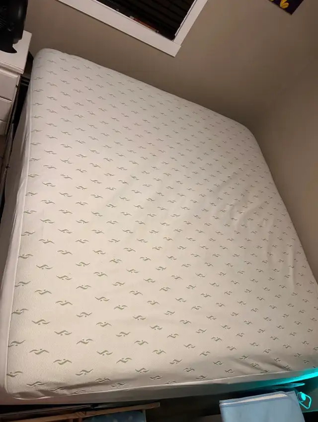 Kingsize Mattress/Box Springs & Accessories - Photo 3